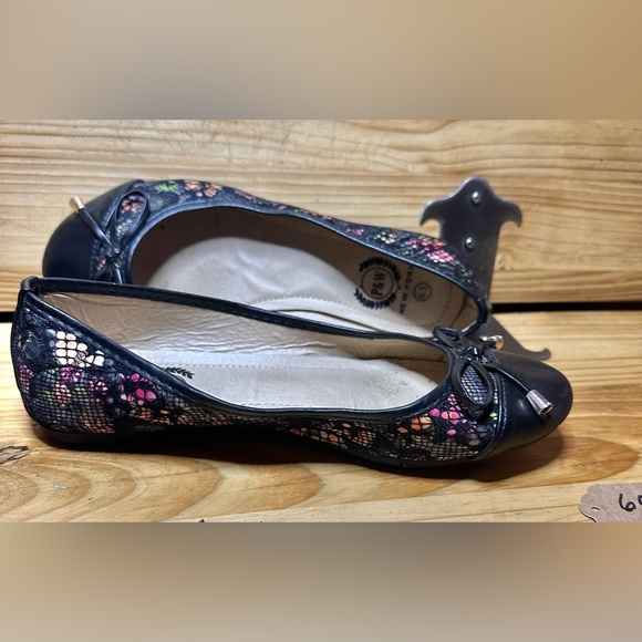 2 PAIR of P & W round toe ballet flats Black & cream lace floral w/ bow 605 - Picture 2 of 14